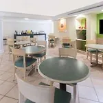 Red Roof Inn & Suites Houston- Hobby Airport 