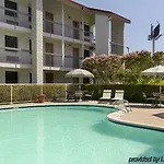 Red Roof Inn & Suites Houston- Hobby Airport 