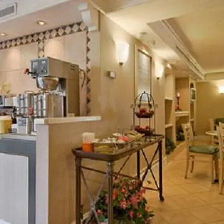 Red Roof Inn & Suites Houston- Hobby Airport 